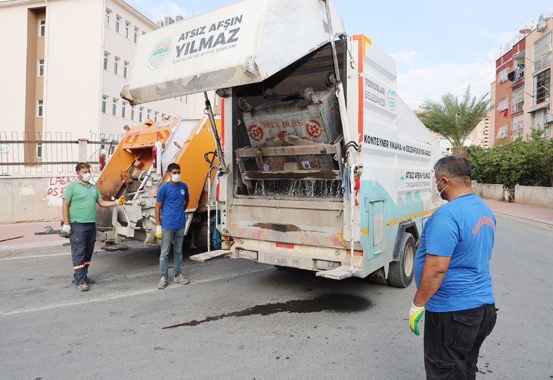 Toroslarda p konteynerleri dezenfekte ediliyor...