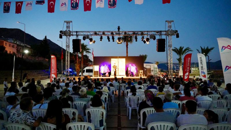 �ehir Tiyatrosu 13 il�ede vatanda�la bulu�tu...