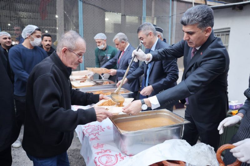 Mesudiye mahallesinde gnl sofras kuruldu...
