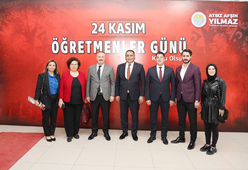 Bakan Ylmaz, retmenlerle  yemekte bir araya geldi...