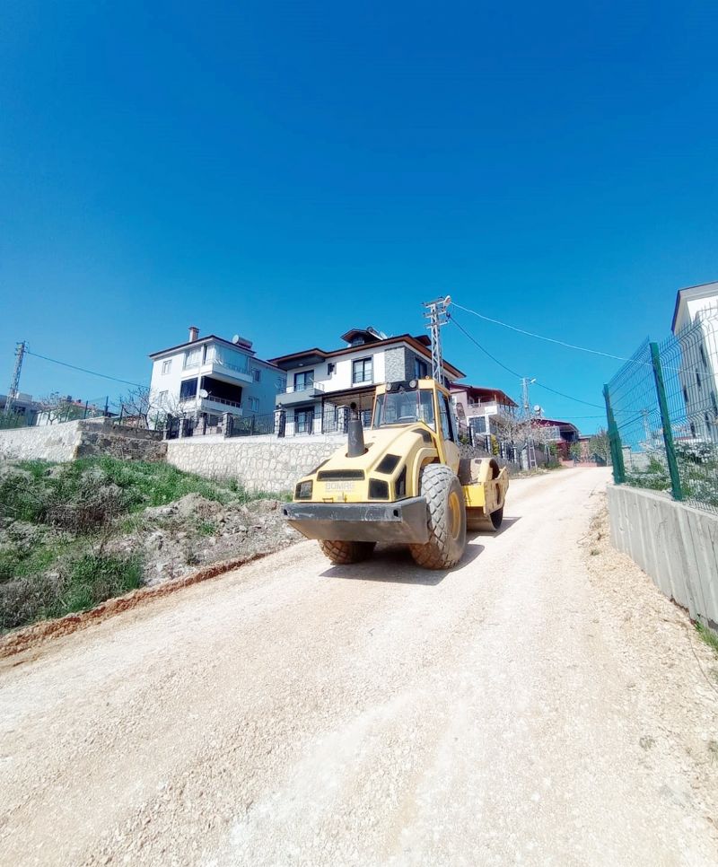 Toroslarda yollar  yaza hazrlanyor...