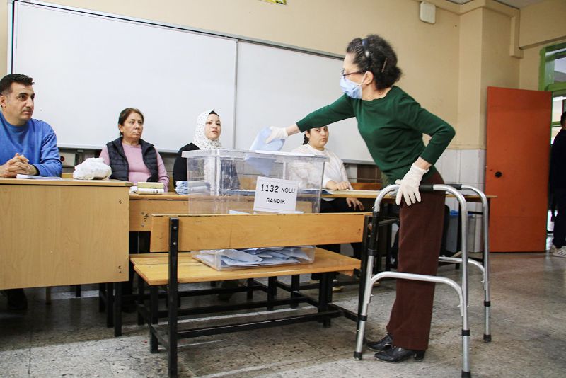 Mersinde 300 bin kii sanda gitmedi...