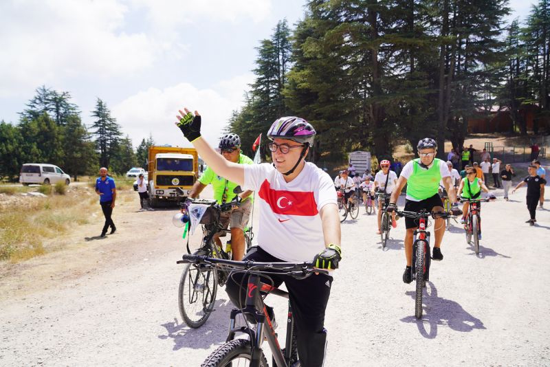 Bisiklet ve para��t sevdal�lar�  Erdemli’de bulu�tu...