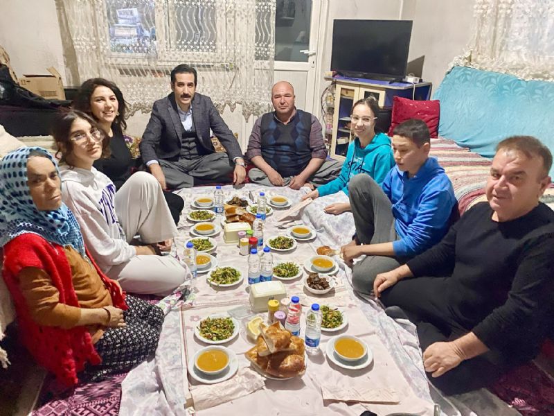 Kaymakam Topsakalolu, iftarda vatandaa konuk oldu...