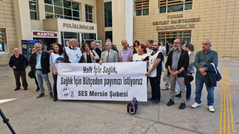 Sa�l�k emek�ilerinden hastane �n�nde eylem...