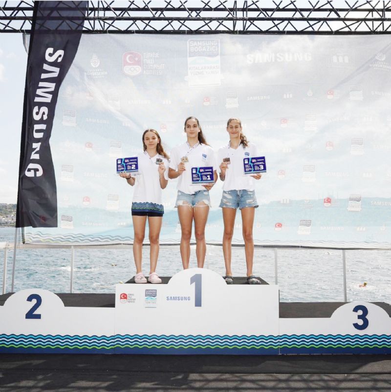 Mersinli y�z�c�ler g��s�m�z� kabartt�...