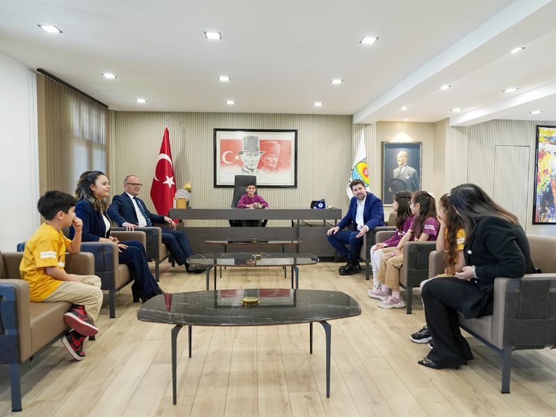 Ba�kan Bolta� koltu�unu �ocuklara b�rakt�...