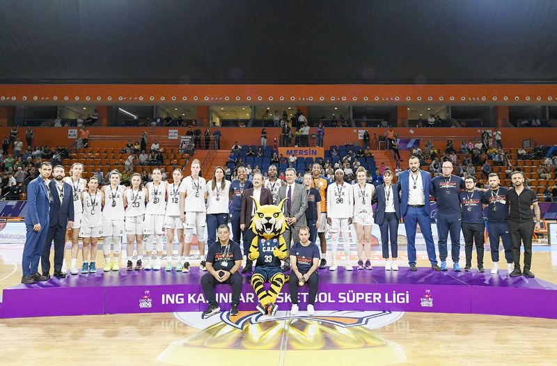 Fenerbahe Mersin’de 4 gnde 2 kupa kazand...