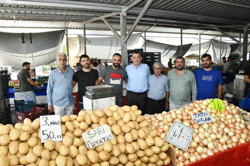 Bakan Abdullah zyiit, pazarc esnaf ve vatandalarla bulutu...