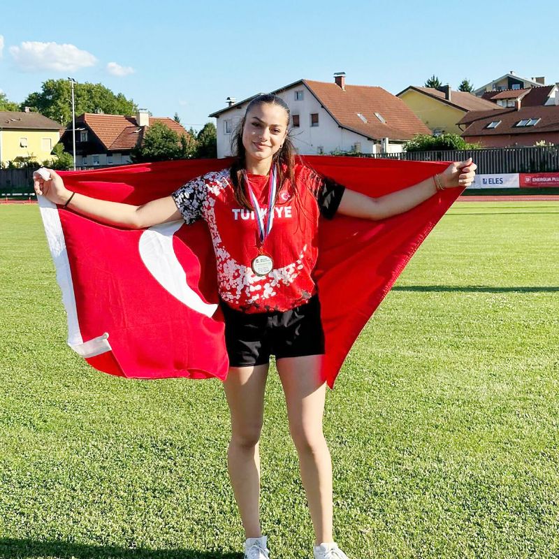 Rabia at�yor  Mersin gururlan�yor...