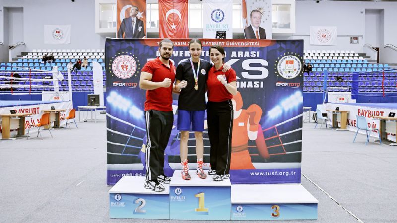 Mersin Boks Takm madalya ve kupa ile dnd...