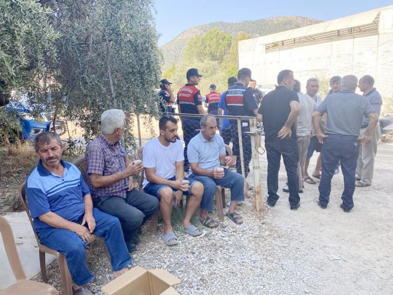 Emir�ah halk�dan  ta� oca�� isyan�!...