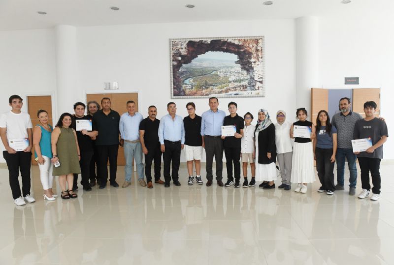 Yeni�ehir, dereceye giren  ��rencileri �d�llendirdi...