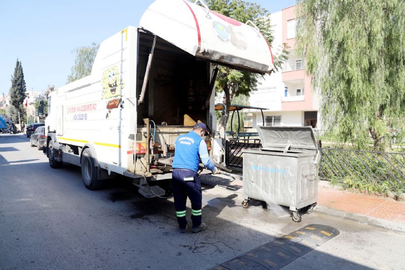 Akdeniz sokaklar 7/24 temizleniyor...