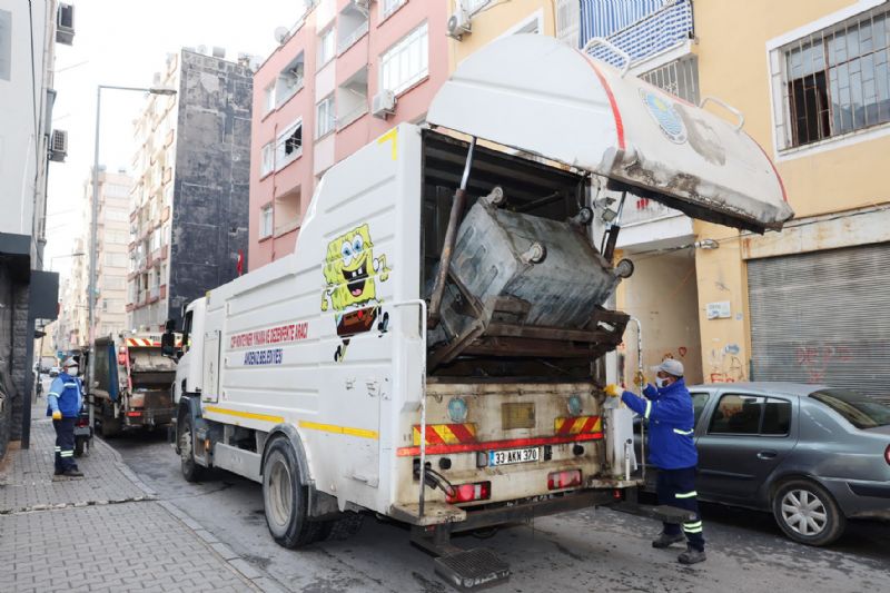 Akdenizde p konteynerleri ykanyor...