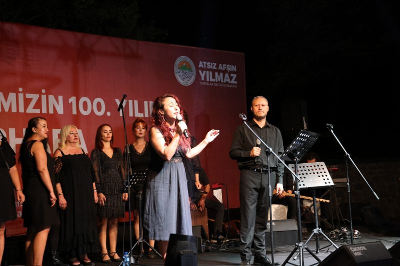 Toroslarn zirvesi Gzne Kalesinde, klasik mzik rzgar esti...