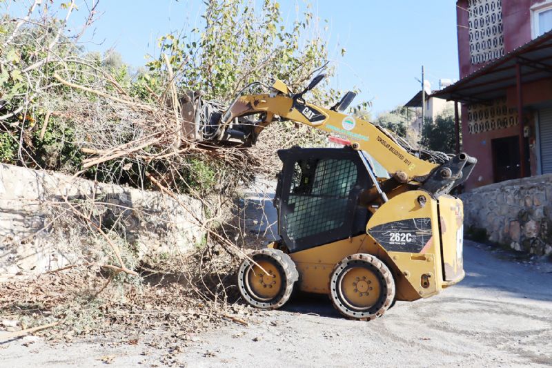Toroslar�da temizlik �al��mas� s�r�yor...
