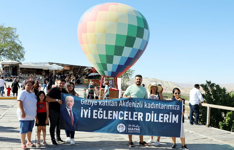 Yeni evli iftler Kapadokyay gezdi...