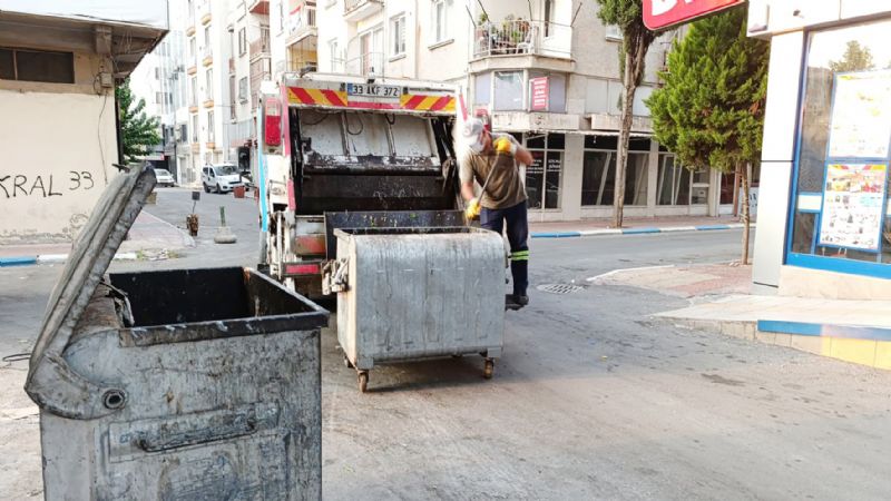 Akdenizde pazar yerleri ykanyor...