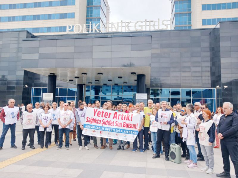 Salk emekilerinden  hastane nnde iddet eylemi...