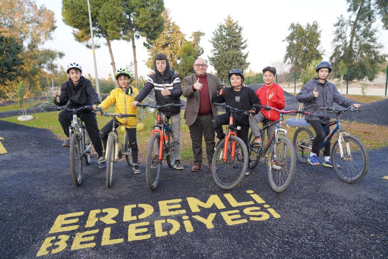 Erdemlide bisiklet parkuru ald...