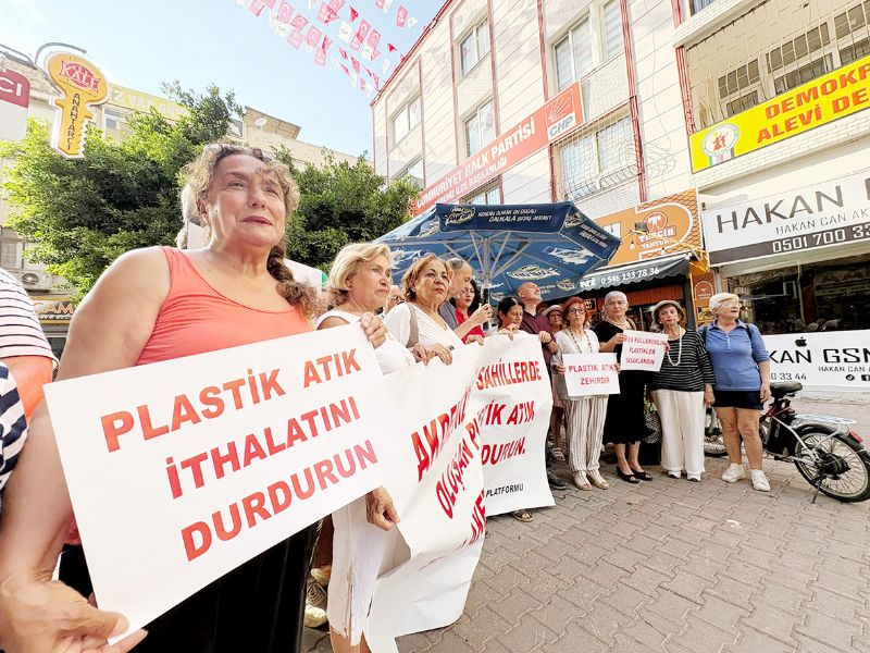 Sahillerde plastik at�k felaketi ya�an�yor!