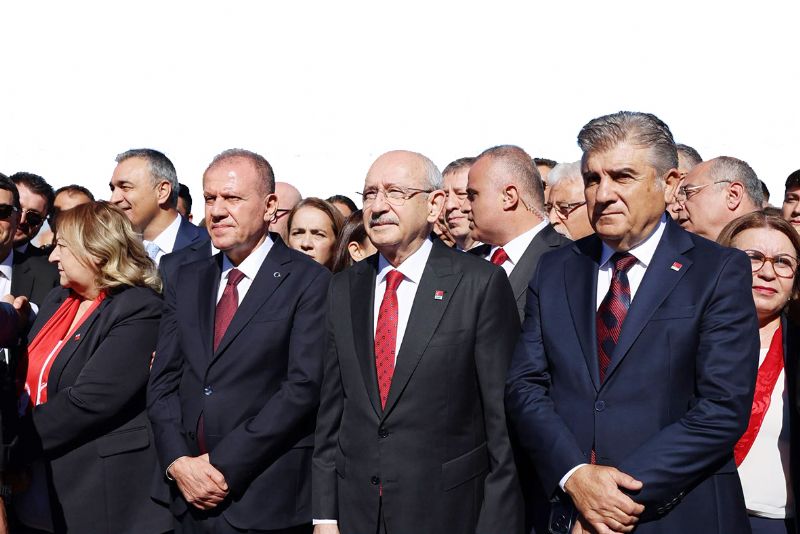 CHP MERS�N�DE KA�AK G�RE� S�R�YOR!...