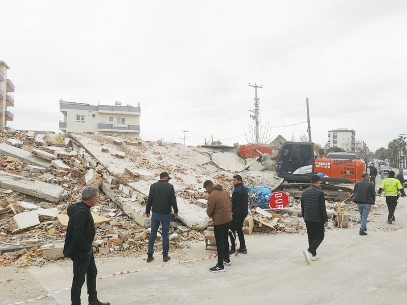 5 katl bina tek dokunuta kt,  kepe operatr yaraland...