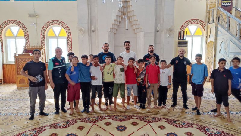 Mersin polisinden camide farkndalk eitimi...