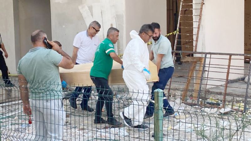 Asans�r bo�lu�una d��en i��i hayat�n� kaybetti...