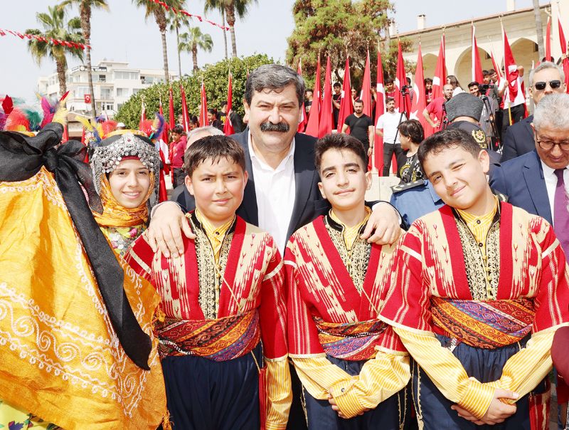 Yldz, ocuklarn bayram sevincini paylat...