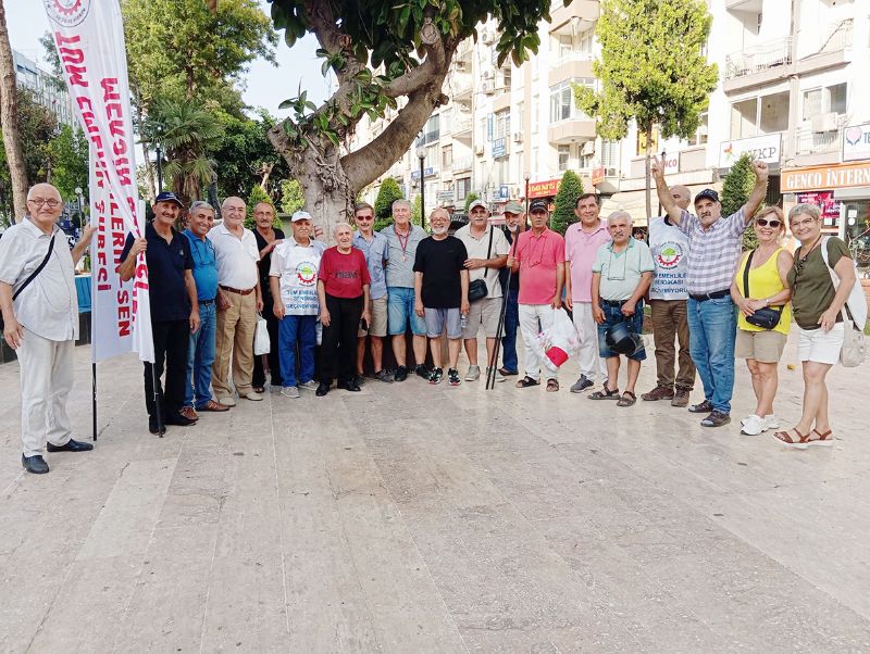 Emekliden �ge�inemiyoruz� eylemi...