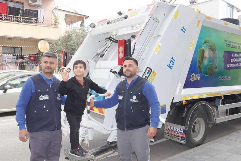 Minik Mira��n ��p kamyonuna binme hayali ger�ekle�ti