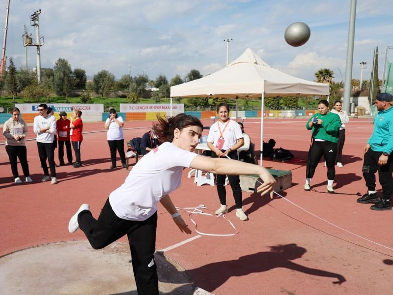 G�rme engelliler Mersin�de yar���yor...