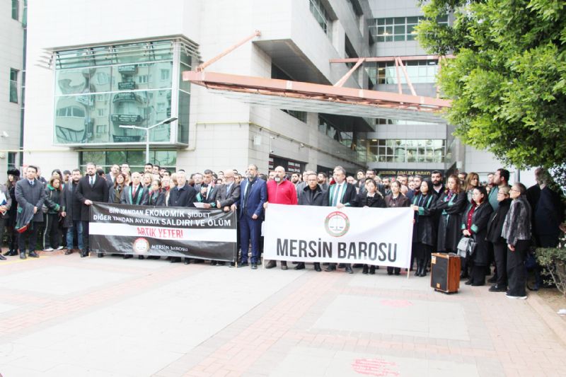 Avukatlar adliye �n�nde eylem yapt�...