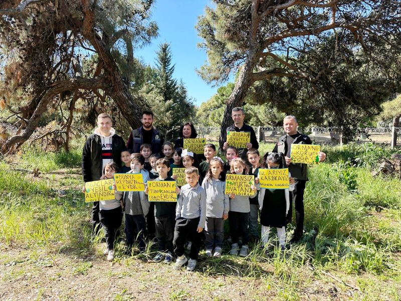 Erdemli�de �ocuklar fidan dikti 