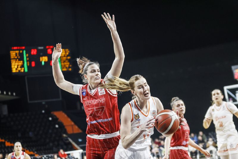 �BK Mersin yeni y�la galip girdi...