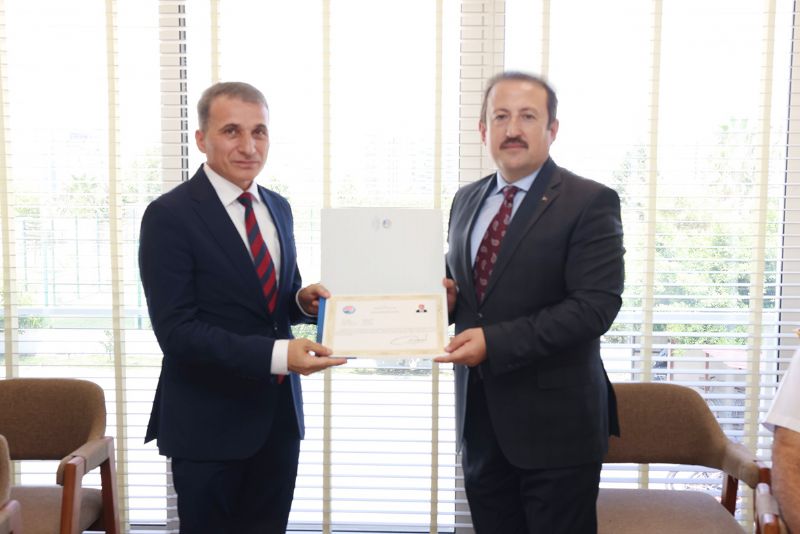 Vali Yard�mc�s� K���k  Adana�ya atand�...