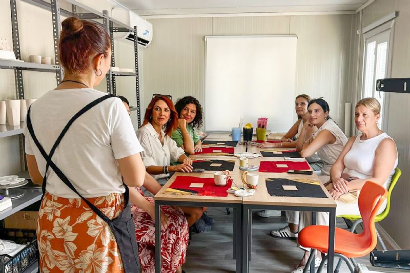 Yeniehirde kadnlara ynelik seramik sanat eitimi...