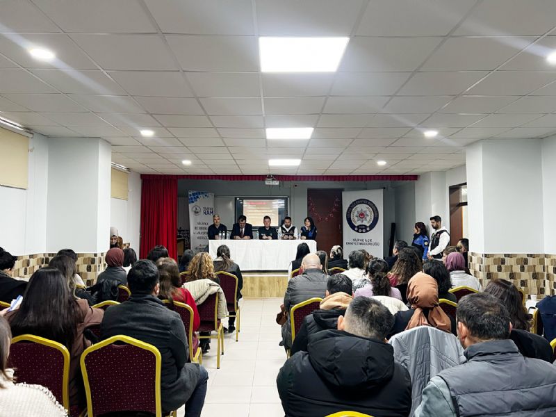 Polisten rehber retmenlere narkotik bilgilendirmesi...