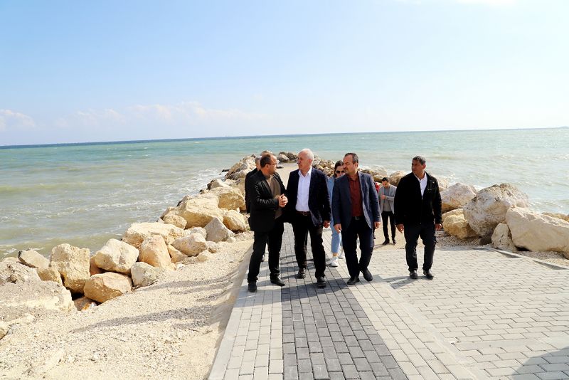 Karaduvarda sahilin ehresi deiiyor...