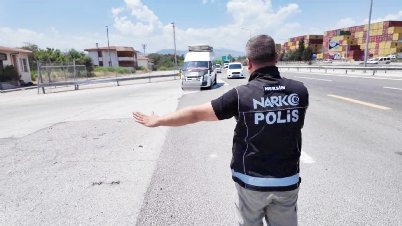 Otobanda 45 paket uyuturucu ile yakalandlar