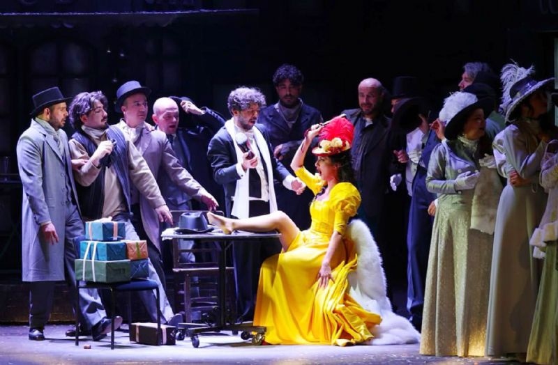La Bohme Operas MDOB sahnesinde...
