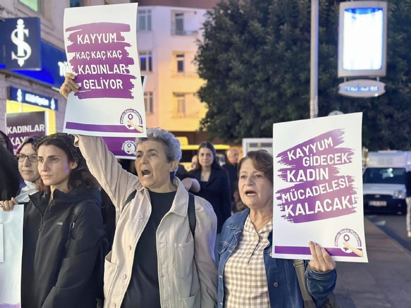 Mersinde kadnlar kayyuma kar sokaa indi...