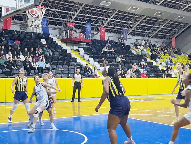Mersin Basketball son periyotta kaybetti...