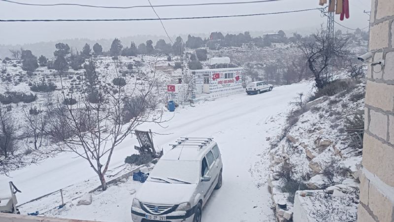 Bozyaz� yaylalar� beyaza b�r�nd�...