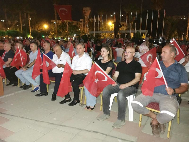 Erdemli 15 Temmuz�da soka�a indi...