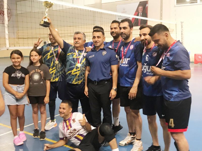 Anamur�da voleybol heyecan� ya�and�...