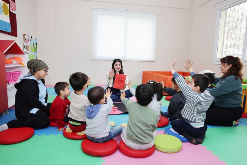 Hem �ocuklara hem ailelere mahremiyet e�itimi