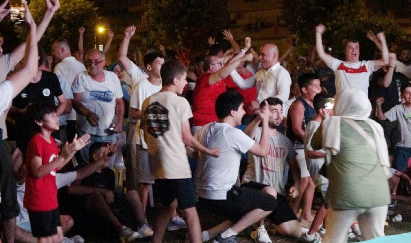 Erdemli’de milli ma� co�kusu...